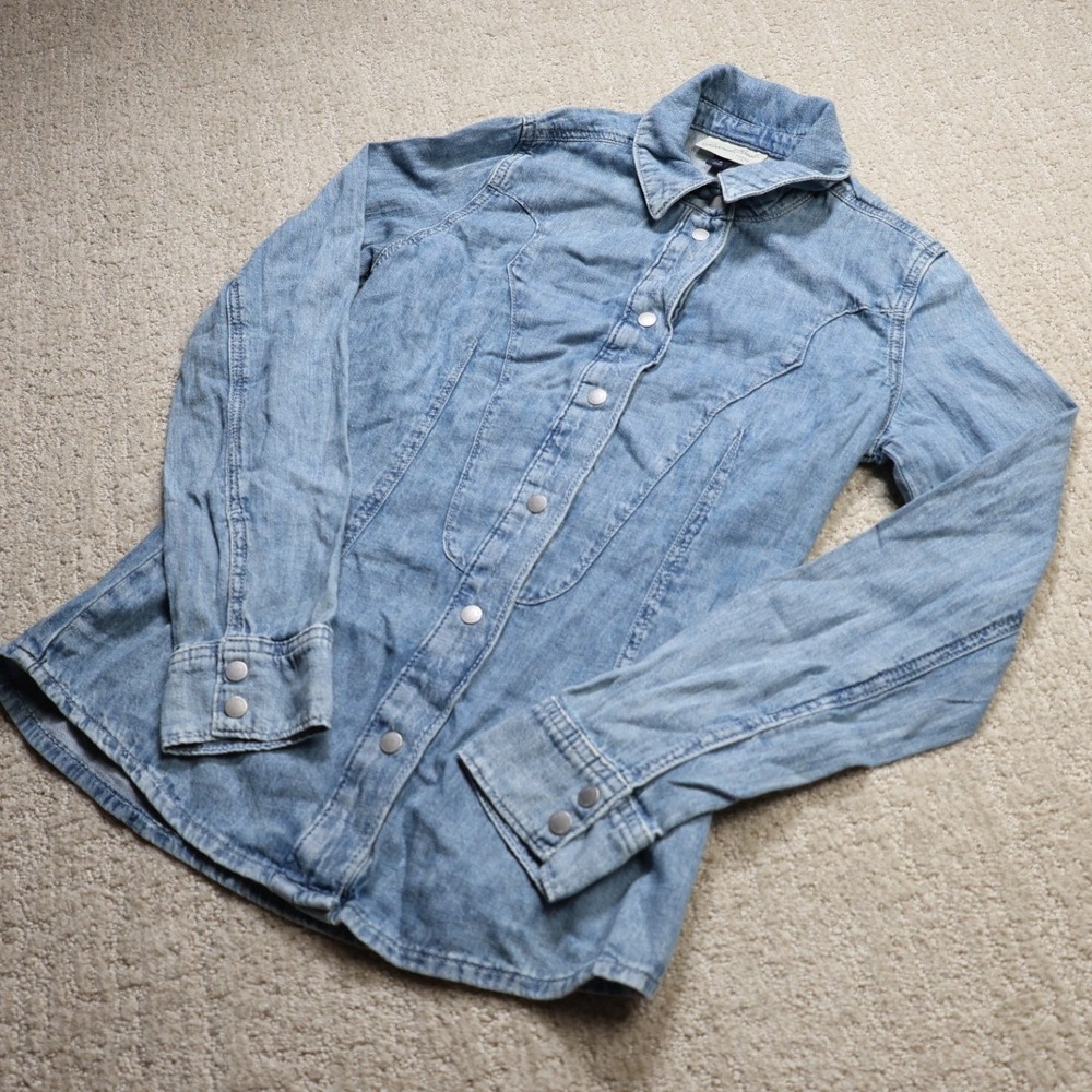 Universal Thread Womens Slim Fit Light Wash Denim Snap Front Shirt Size 0